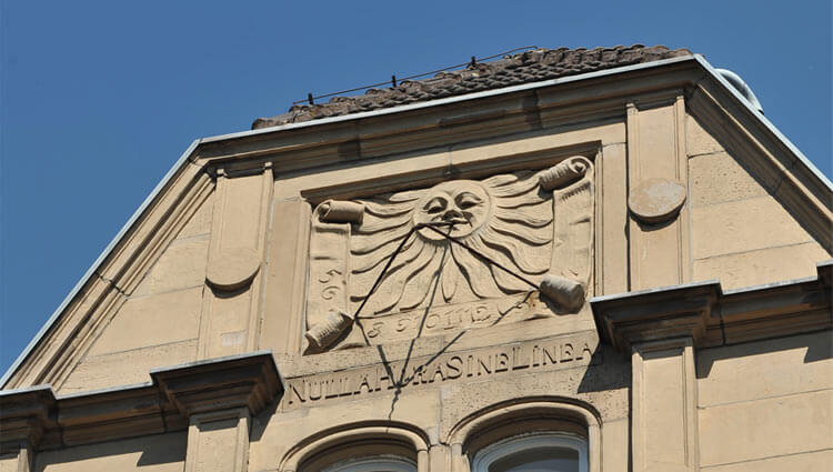 Architektonische Details des Bankhaus Mönchengladbach